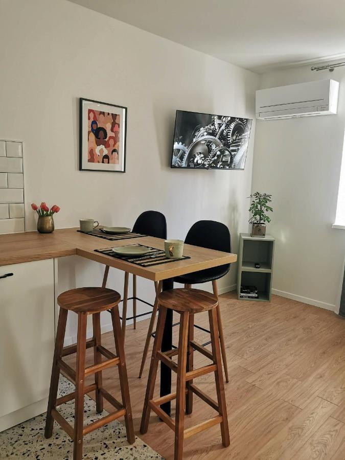 Studio Apartman Mirta I วาราชดีน ภายนอก รูปภาพ